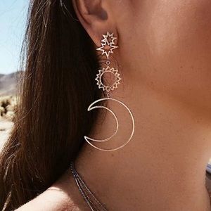 NEVER WORN moon & sun mismatched earrings